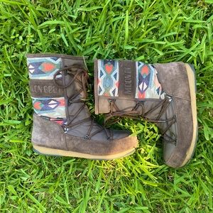 Vintage Moon Boots